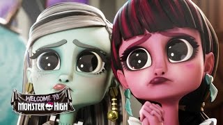 Frankie Charms Dracula  Welcome to Monster High  Monster High [upl. by Anod517]